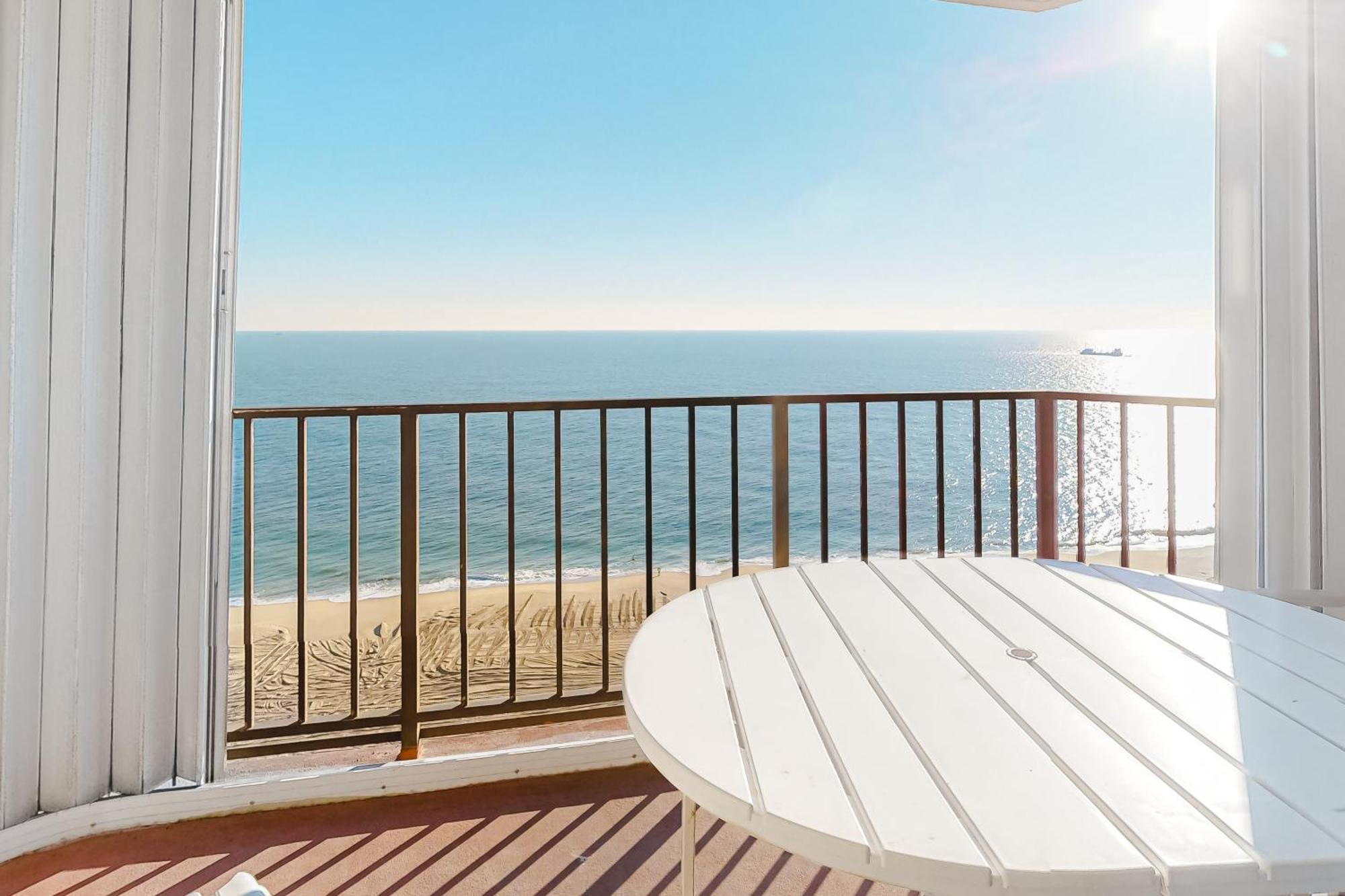 Plaza II Hotel Ocean City Room photo